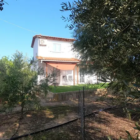 Spiti Ostria Aigio